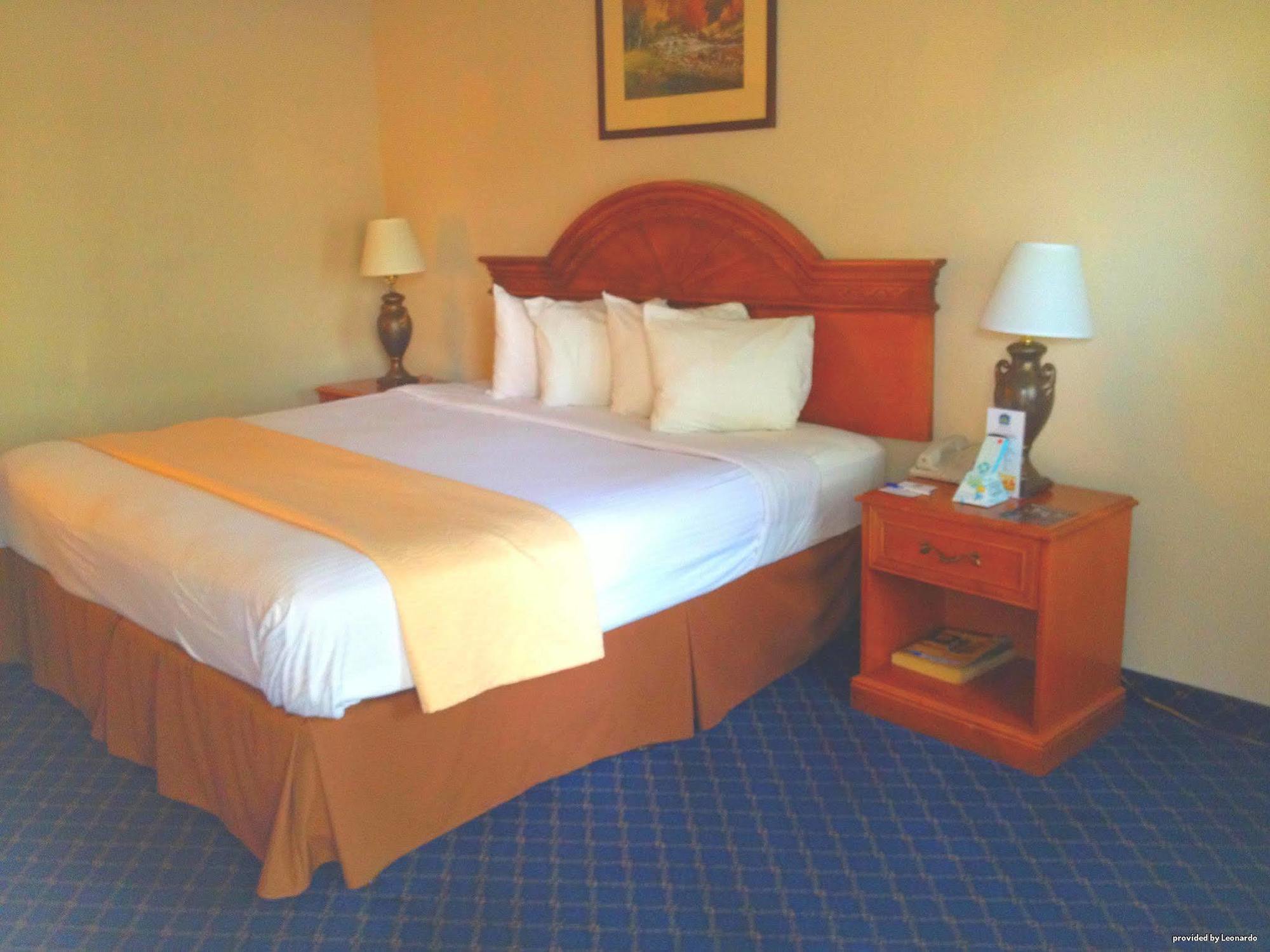 Best Western Bordentown Inn Room photo